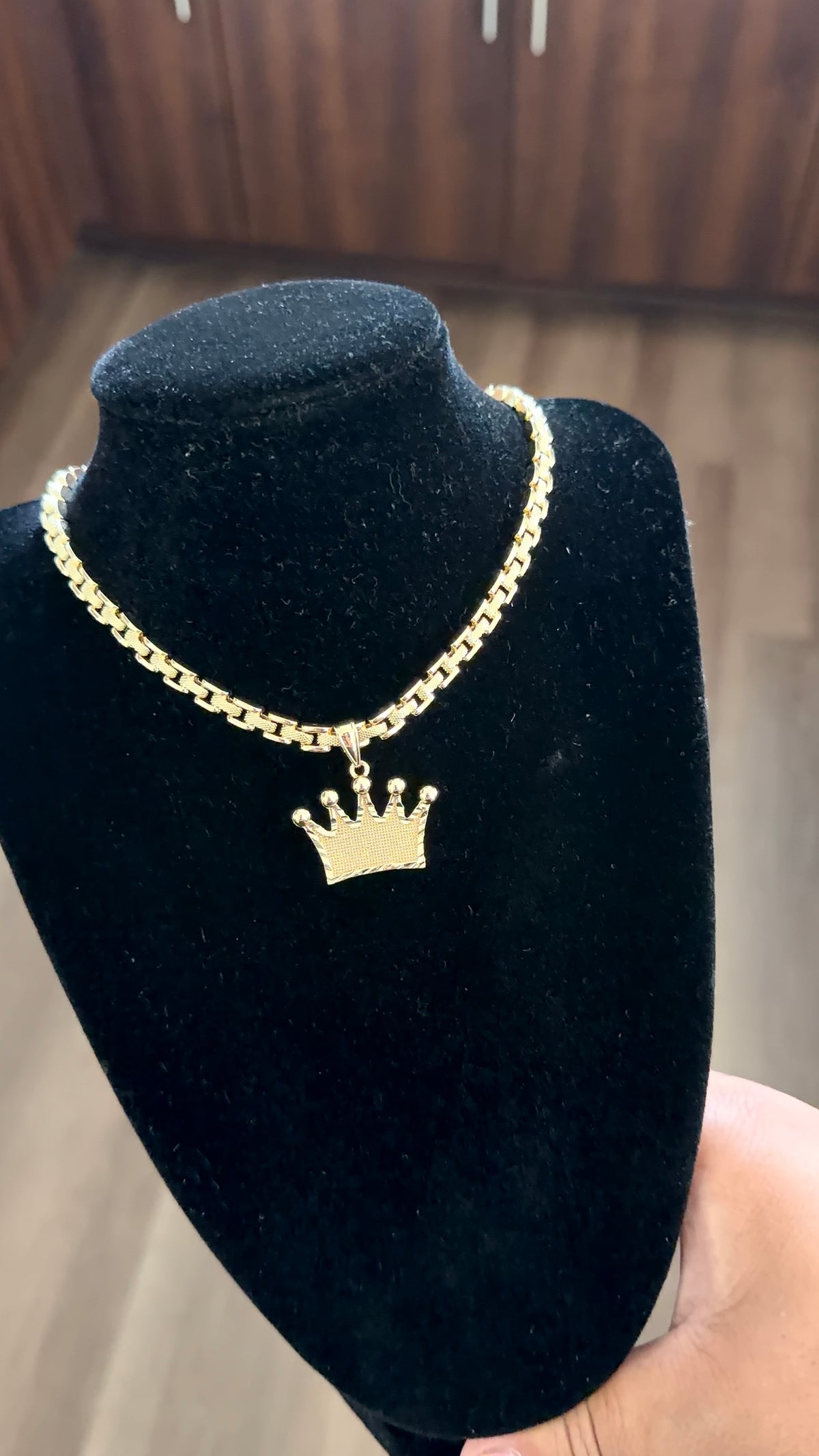 Queen Ting Necklace
