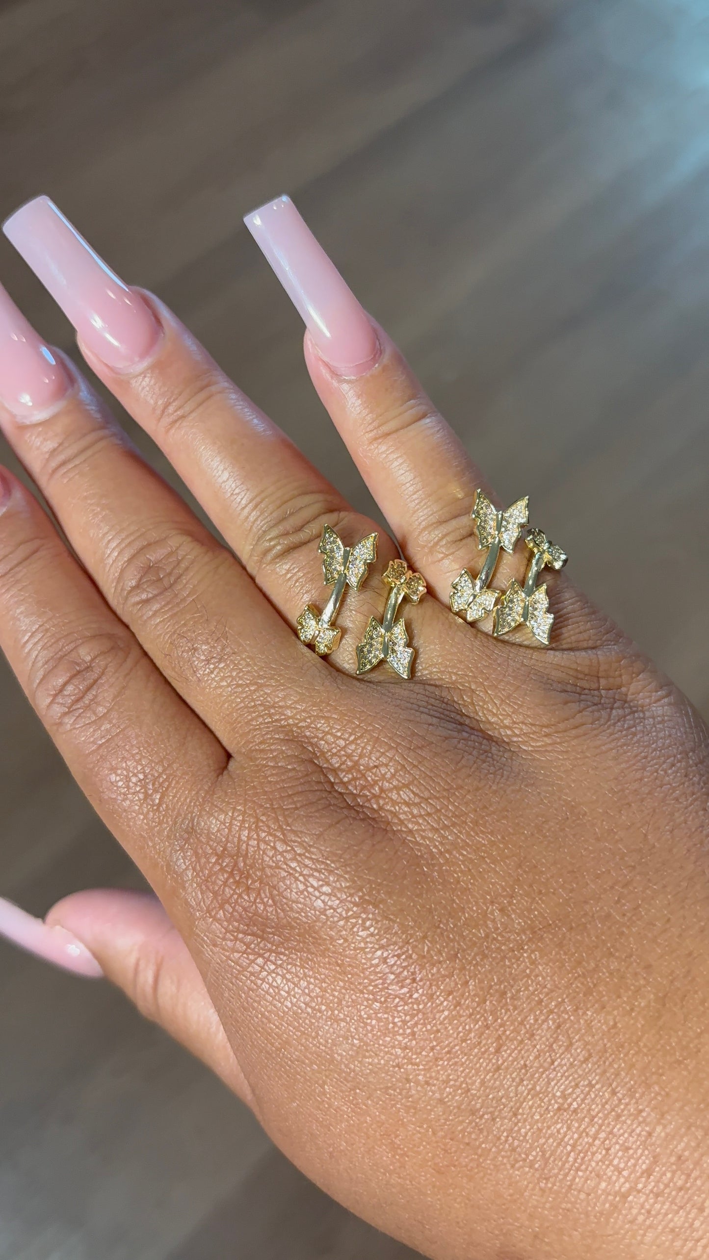 Bfly wraparound ring